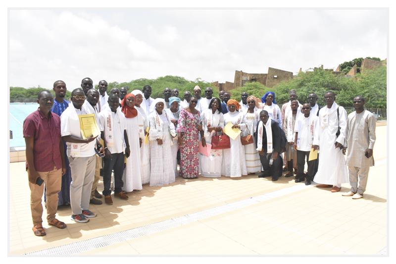 Remise d’attestation aux lauréats du Certificat en Administration Scolaire.