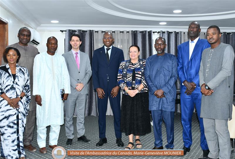 Visite de l'ambassadrice du Canada à l’UGB