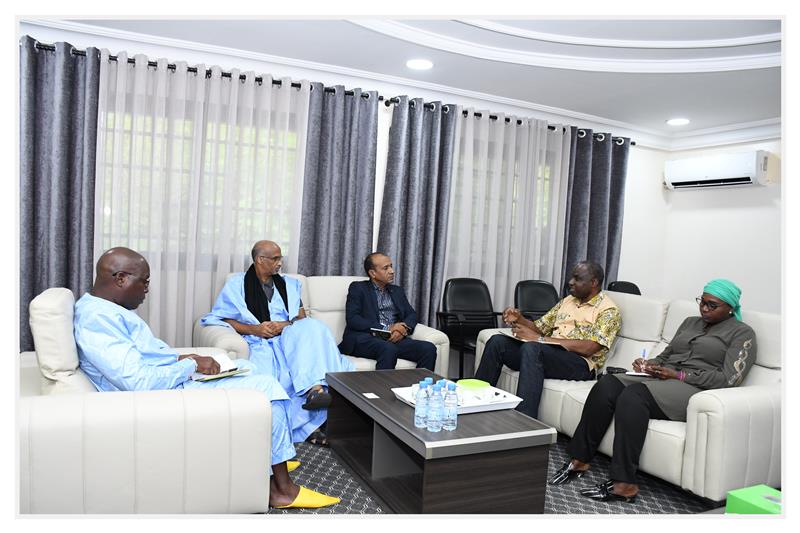  Visite de courtoisie de l’Ambassadeur de la République Islamique de Mauritanie au Sénégal à l’UGB.