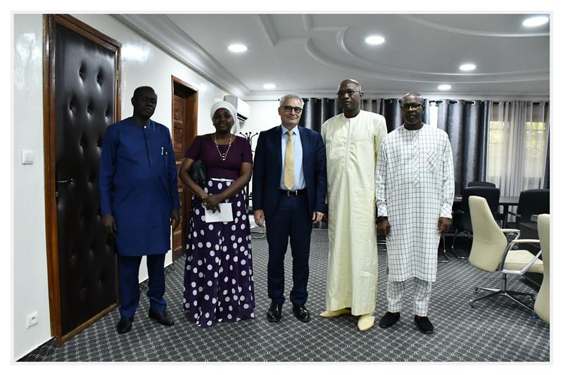 Visite de l’Ambassadeur d’Allemagne au Sénégal à l’UGB.