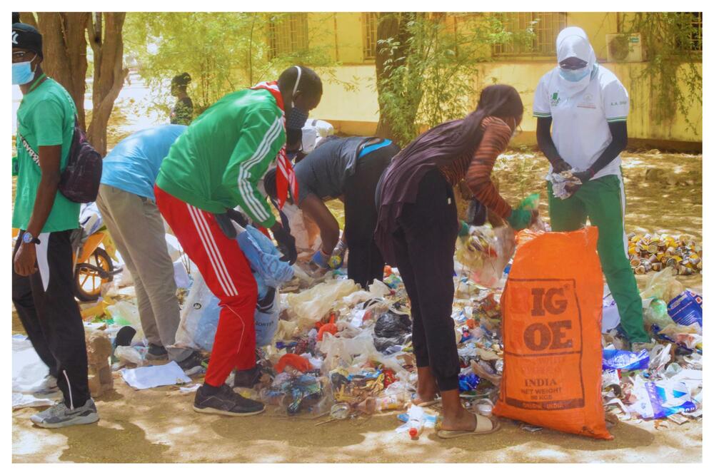 Journée de ramassage de déchets à l’UGB : Un acte Eco-citoyen