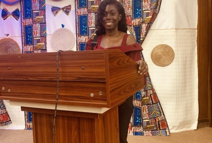 Mademoiselle Mame Niny SENGHOR, doctorante à l’UGB a remporté le 1er prix des présentations orales lors de la 11éme Conférence de l’African Material Research Society, tenue du 12 au 14 décembre 2022 à l’UCAD. Organisée et soutenue par la National Science Foundation (USA) et la South Africa Research Foundation (NRF), la conférence a réuni plus de 500 chercheurs, ingénieurs et professionnels venus de diverses parties du monde (USA, Royaume-Uni, France, Canada, Afrique du Sud, etc.) pour échanger et partager a