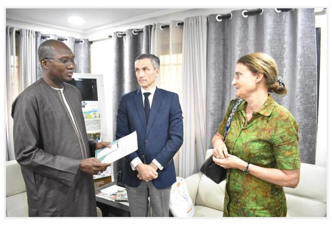 Visite de l’Ambassadeur de France au Sénégal à l’UGB