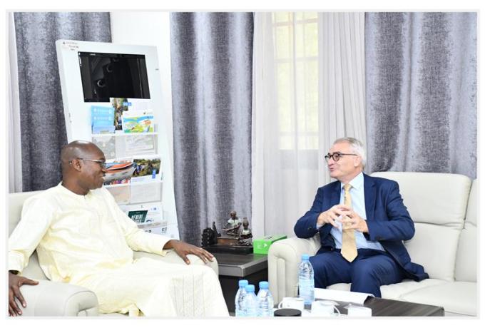 Visite de l’Ambassadeur d’Allemagne au Sénégal à l’UGB.