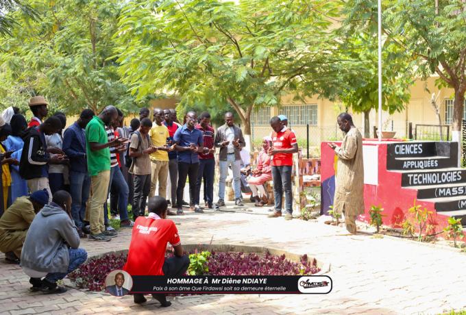 Hommage au Professeur Diéne NDIAYE : la statue du jardin de l’UFR SAT 